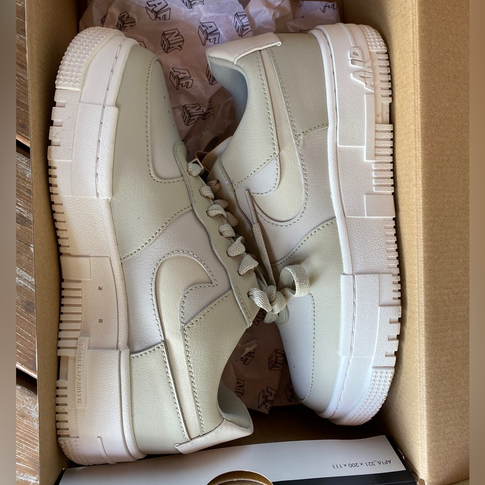 Women’s Nike Air Force 1 Pixel sage green